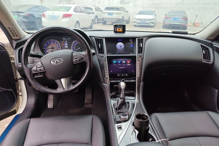 Used Infiniti Q50L 2016 2.0T Comfort Edition Center Console