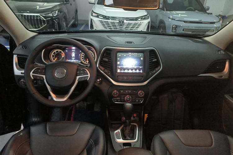 Used Jeep Cherokee 2020 2.0L Two-Wheel Drive Classic Sports Edition