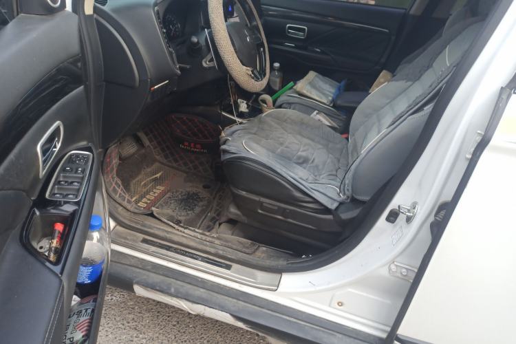 Used Mitsubishi Outlander 2019 2.4L 4x4 Zhi Xiang Edition 7 Seats China V Emission Standard