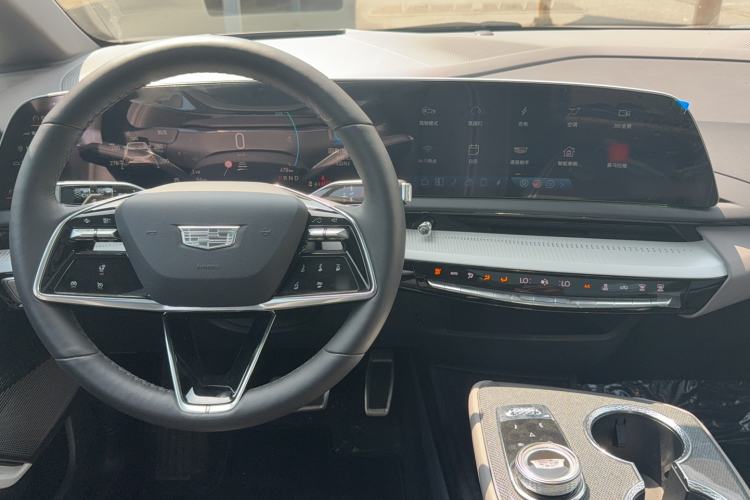 Used Cadillac OPTIQ 2024 Standard Range Version Interior 4