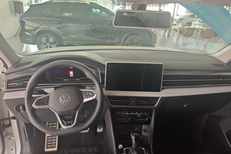 Used Volkswagen Tiguan L 2024 Outstanding Model 330TSI Automatic Two-Wheel Drive R-Line Dragon Glory Edition