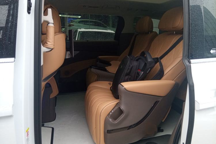 Used Denza D9 2022 DM-i 970 Four-Wheel Drive Flagship Model
