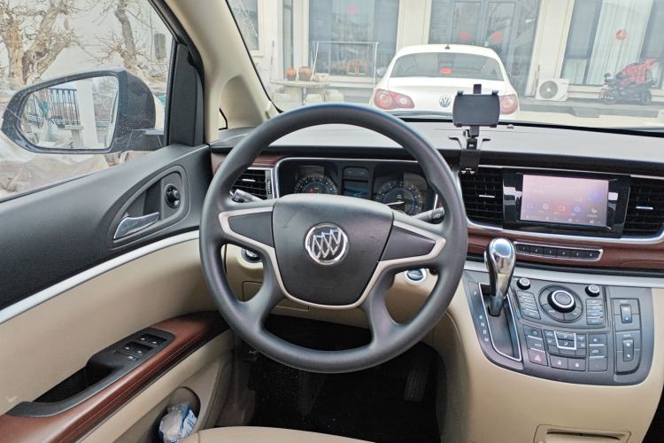 Used Buick GL8 2015 2.4L Luxury Business Premium Edition
