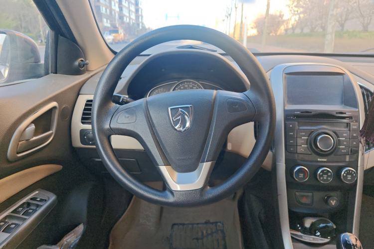 Used Baojun 630 2013 1.5L manual standard version