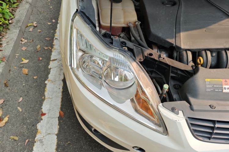 Used Ford Focus 2011 Sedan 1.8L Automatic Fashion Edition Right Front Headlight