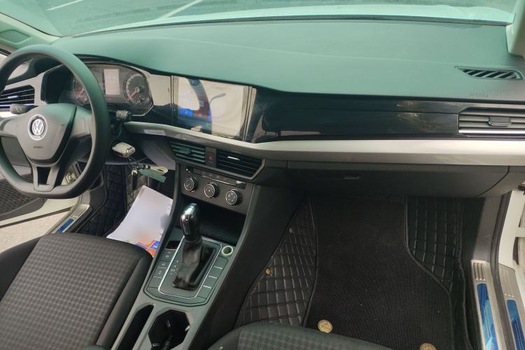 Used Volkswagen Bora 2020 1.5L Automatic Fashion Edition Center Console