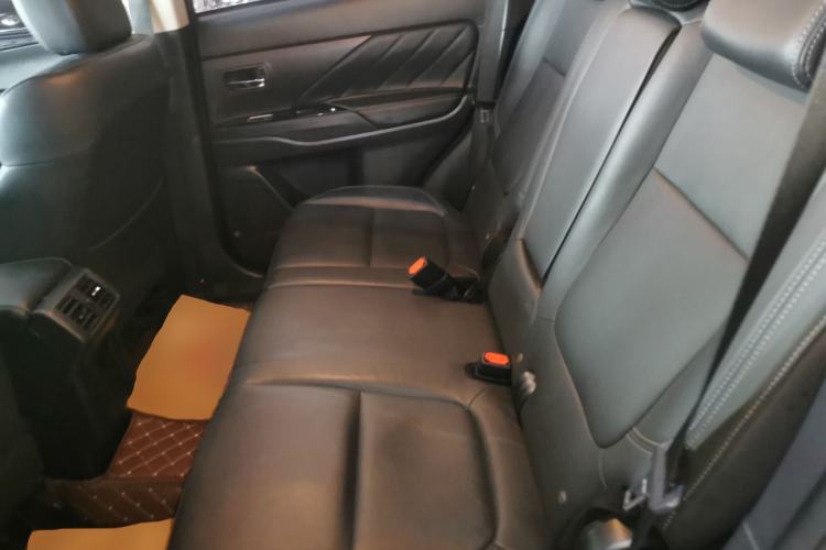 Used Mitsubishi Outlander 2019 2.0L Two-Wheel Drive Comfort Edition 5 Seats China VI Standard