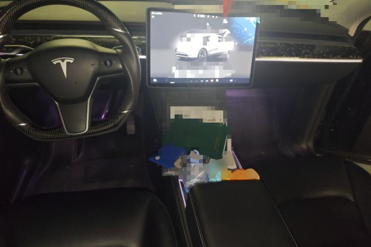 Used Tesla Model Y 2023 Long-Range All-Wheel-Drive Version Center Console