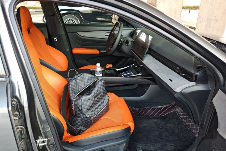 Used Changan UNI-V 2025 Model Third-Generation 2.0T Dynamic Edition