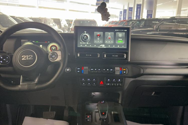 Used 212 T01 2024 2.0T Explorer
