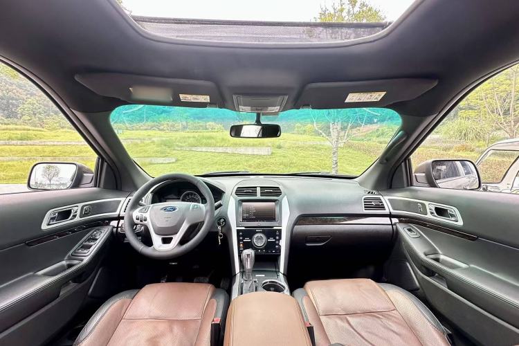 Used Ford Explorer 2013 3.5L Deluxe Model
