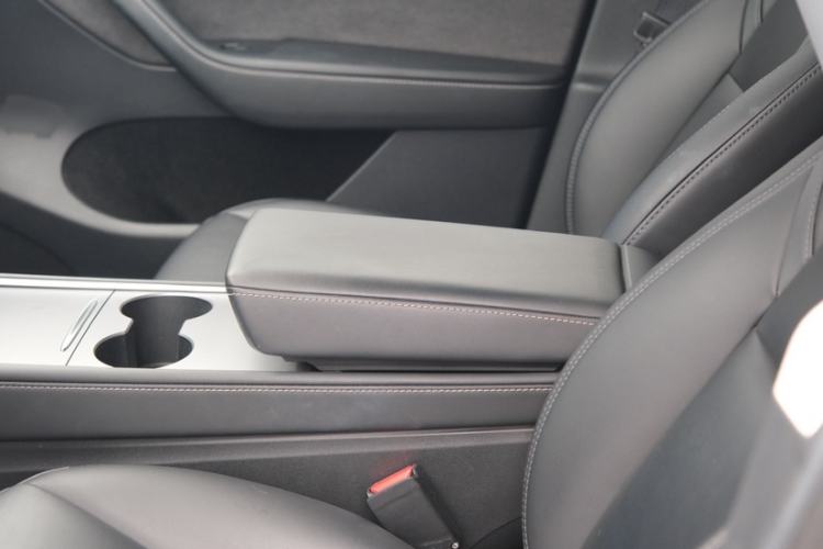 Used Tesla Model Y 2022 Long-Range All-Wheel-Drive Version
