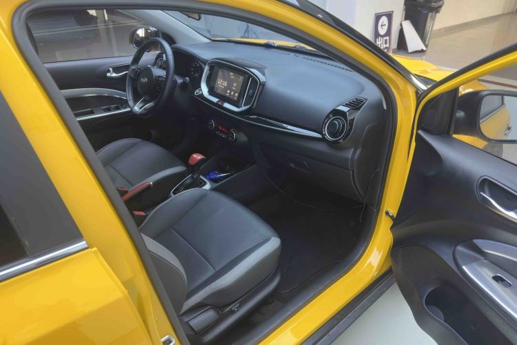 Used Kia kx1 Stonic 2021 1.4L CVT Fun & Sunroof Model Interior 9