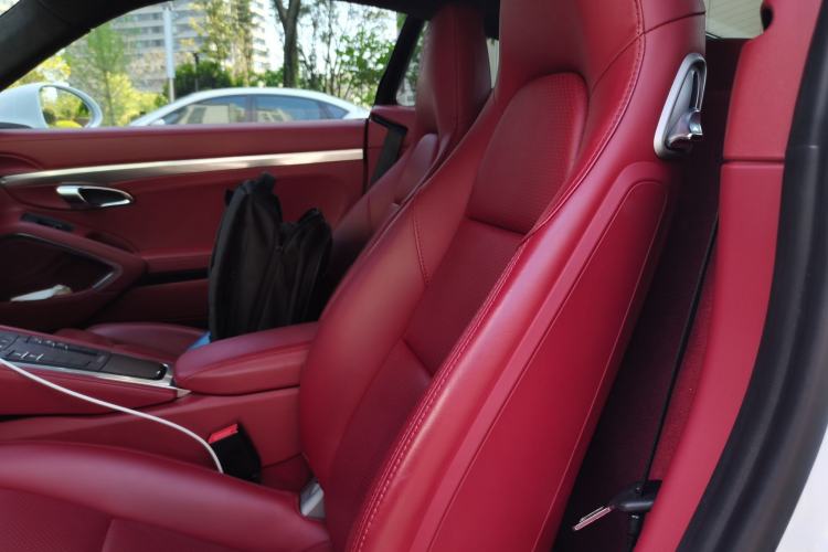 Used Porsche 718 2020 Cayman 2.0T Interior 4