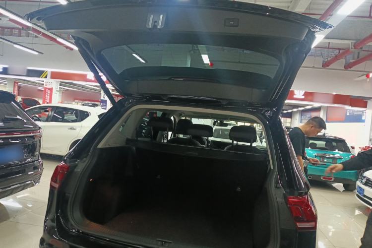 Used Volkswagen Tiguan L 2024 Outstanding Model 330TSI Automatic Two-Wheel Drive R-Line Dragon Glory Edition Trunk