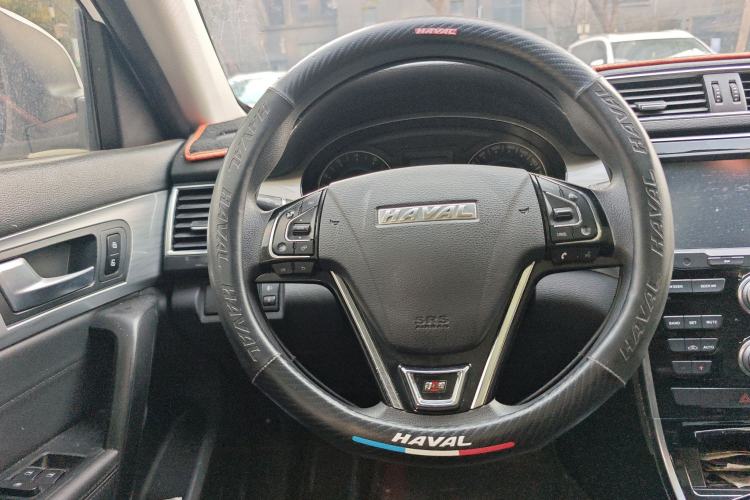 Used Haval H2 2018 Chuanxiang Edition Red Badge 1.5T Manual Two-Wheel Drive Fashionable Model Steering Wheel