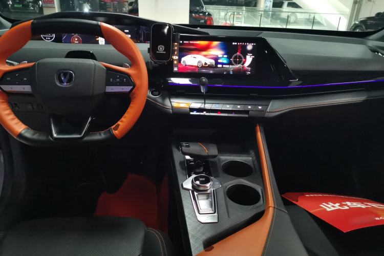 Used CHANGAN UNI-V 2022 1.5T Prestige Version
