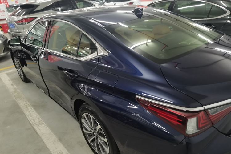 Used Lexus ES 2023 200 Excellence Edition
