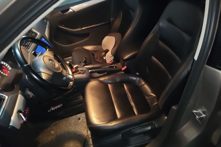 Used Volkswagen Sagitar 2014 Revised Version 1.6L Automatic Comfort Edition Left Front Seat