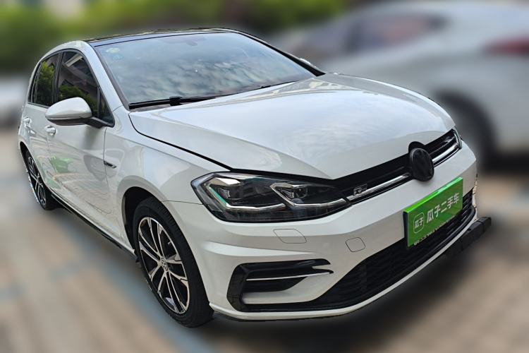 Used Volkswagen Golf 2018 280TSI Automatic R-Line Model Front Right 45 Deg