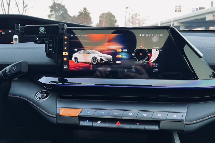 Used Changan UNI-V 2023 1.5T Prestige Model
