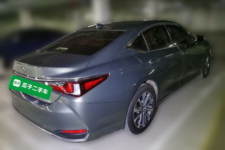 Used Lexus ES 2024 200 Premium Edition Rear Right 45 Deg