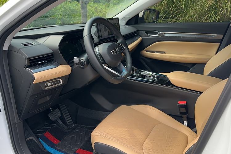 Used Geely Auto Emgrand L HiP 2024 Champion Edition 1.5TD-DHT Pro 100KM Excellence Model
