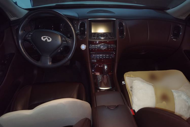 Used Infiniti QX50 2013 2.5L Two-Wheel-Drive Elegant Edition