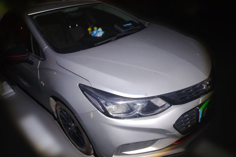 Used Chevrolet Cruze 2018 Redline 320 Automatic Pioneer Edition Front Right 45 Deg