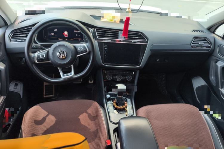 Used Volkswagen Tiguan L 2020 330TSI Automatic Two-Wheel Drive R-Line Flagship Version China VI Standard Center Console