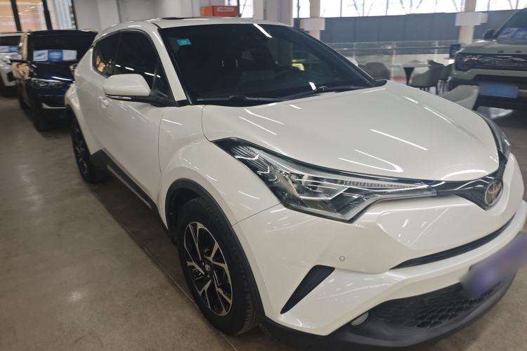 Used Toyota C-HR 2020 2.0L Luxury Edition Front Right 45 Deg