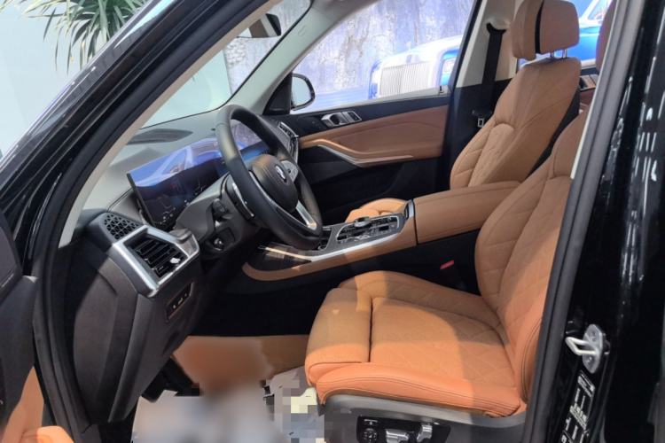 Used BMW X7 2023 xDrive40i Luxury Package with Leading Features