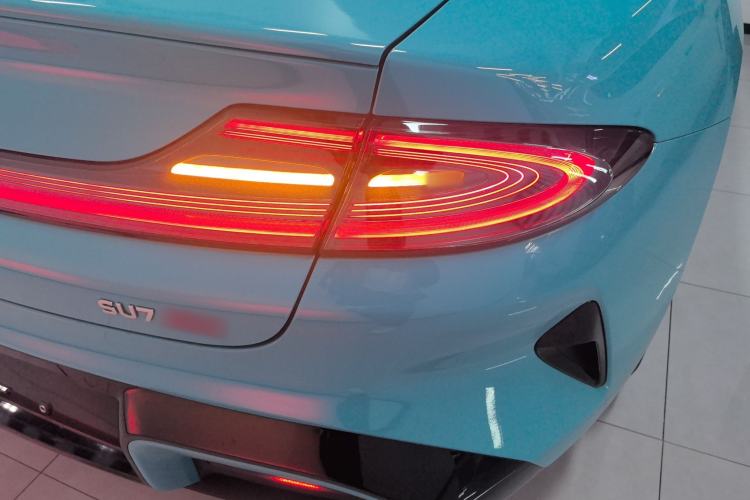 Used Xiaomi Auto SU7 2024 Four-Wheel Drive Ultra-Long Range Advanced Intelligent Driving Max Edition Right Rear Taillight