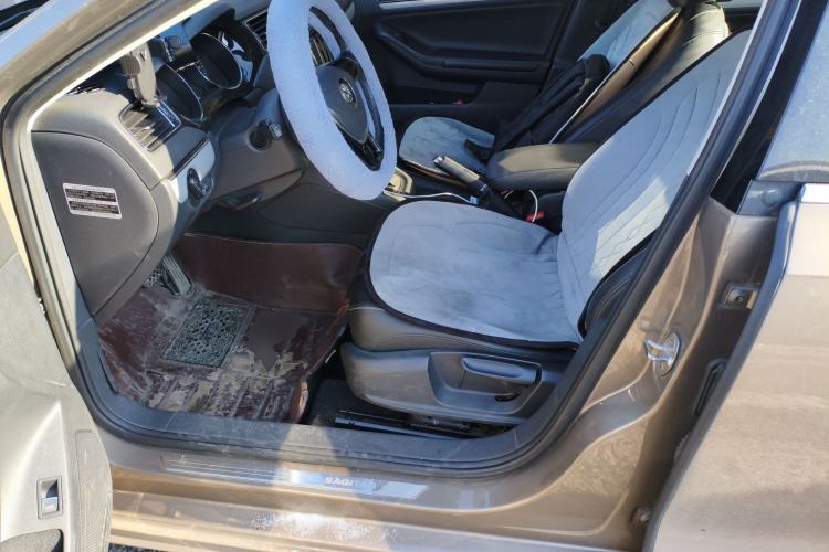 Used Volkswagen Sagitar 2015 230TSI Automatic Comfort Version Left Front Seat