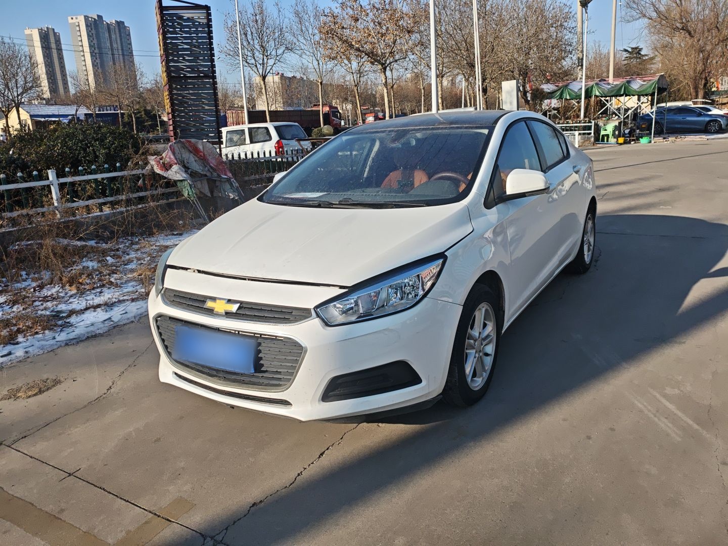 Под передней частью автомобиля