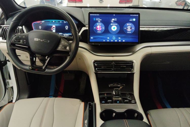 Used BYD Song PLUS New Energy 2024 HONOR Edition DM-i 110km Flagship Model Center Console