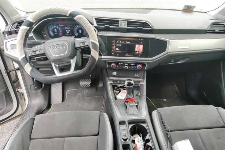 Used Audi Q3 2020 35 TFSI Ambition Dynamic Edition Center Console