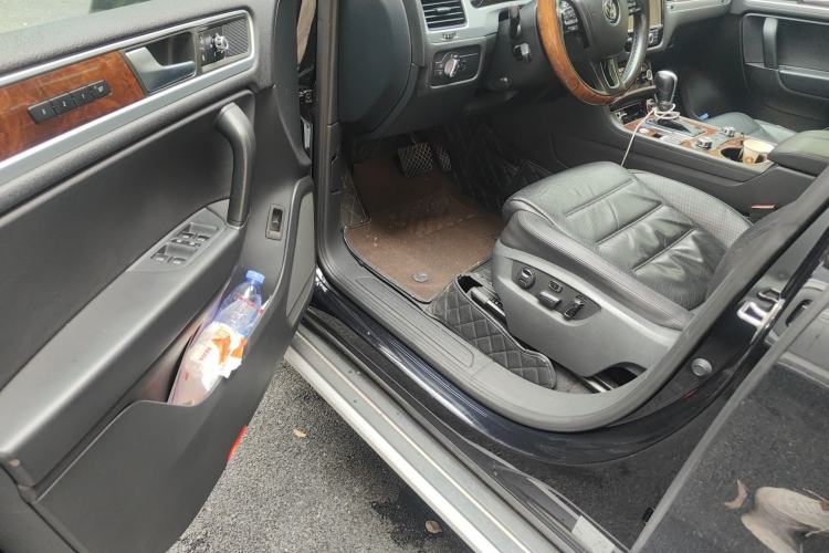 Used Volkswagen Touareg 2011 3.0 TSI High-End Version Driver Seat