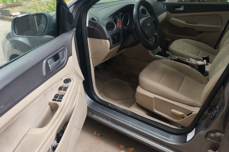 Used Ford Focus 2013 Sedan Classic 1.8L Manual Base Model