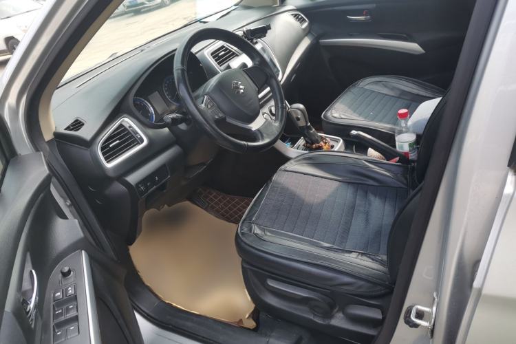 Used Suzuki S-Cross 2015 1.6L CVT Two-Wheel Drive Entry-Level Trim
