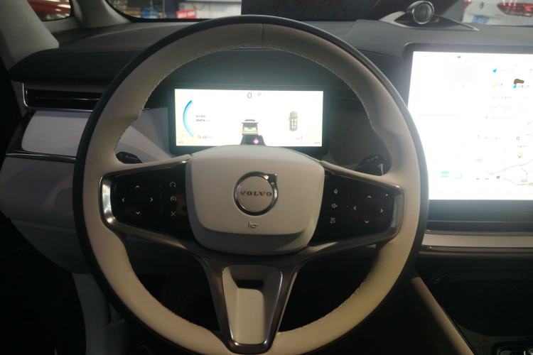 Used Volvo EM90 2025 Ultra Six-Seater