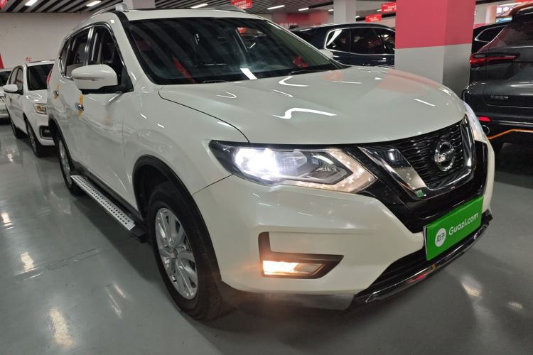 Used Nissan X-Trail 2017 2.0L CVT 7-Seater Comfort Edition 2WD Front Right 45 Deg