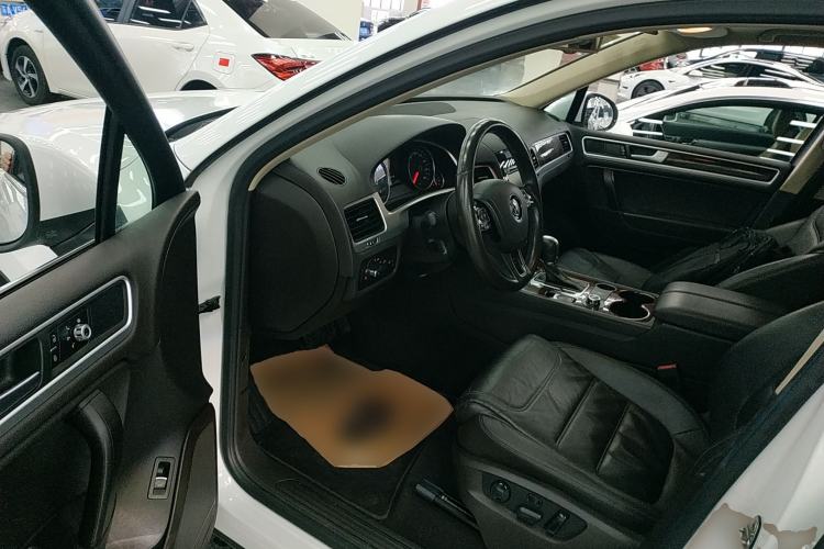 Used Volkswagen Touareg 2011 3.0 TSI Standard Version
