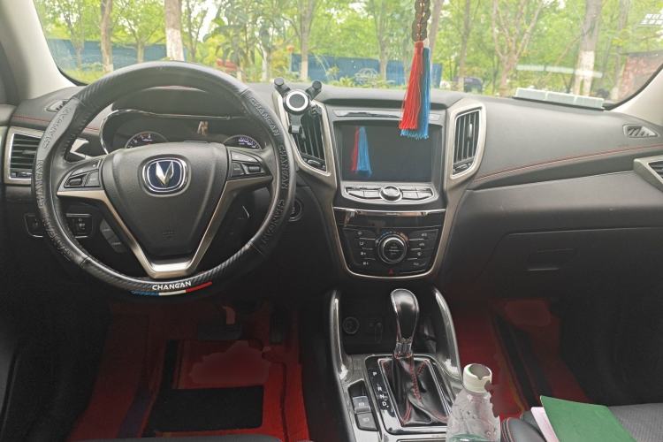 Used CHANGAN CS75 2017 Shangkui Edition 1.5T Automatic Fengxiang Model Center Console