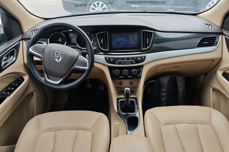 Used Baojun 730 2016 1.5T Manual Comfort Version 7 Seats
