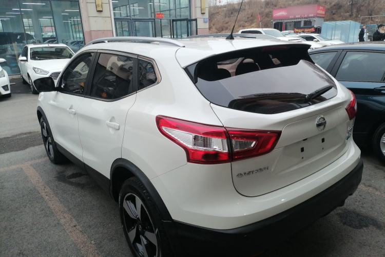 Used Nissan Qashqai 2016 2.0L CVT Luxury Edition Exterior 2