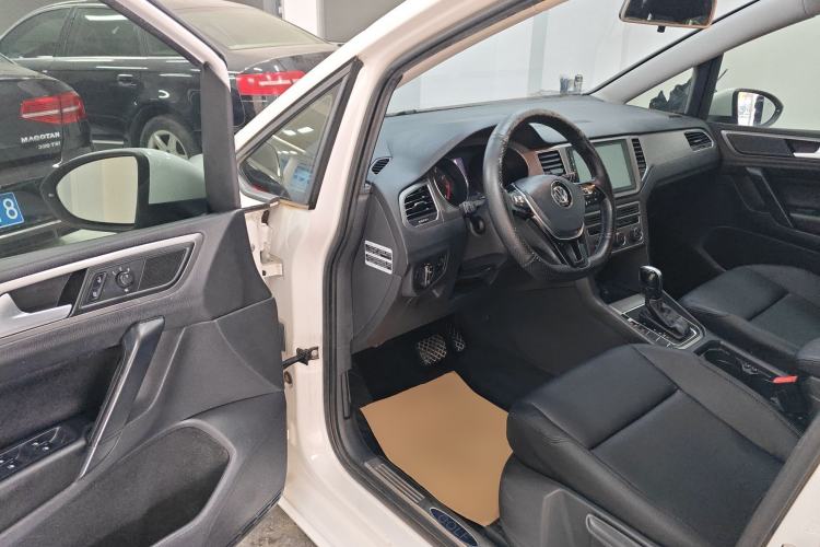 Used Volkswagen Golf Sportsvan 2016 1.6L Automatic Comfort Model Driver Seat