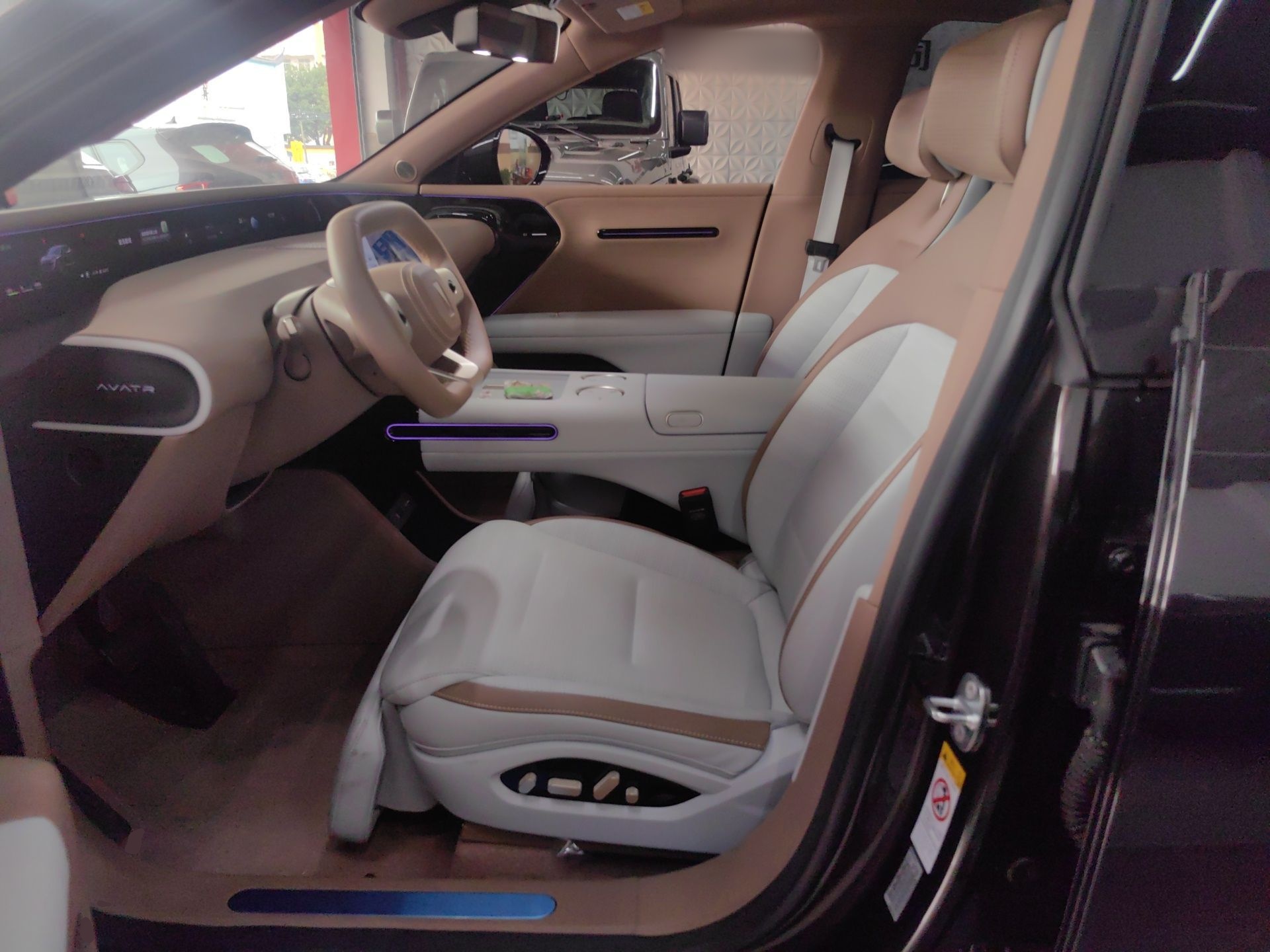 المقاعد الأمامية داخل السيارة