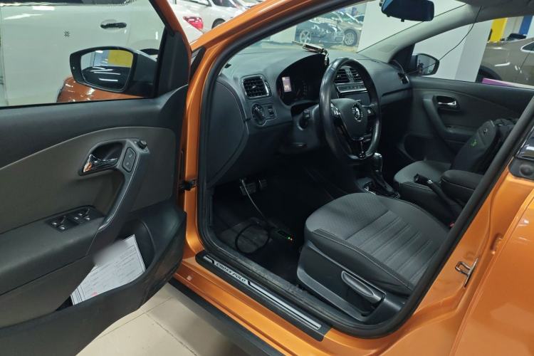 Used Volkswagen Polo 2016 1.6L Cross Polo Automatic Driver Seat