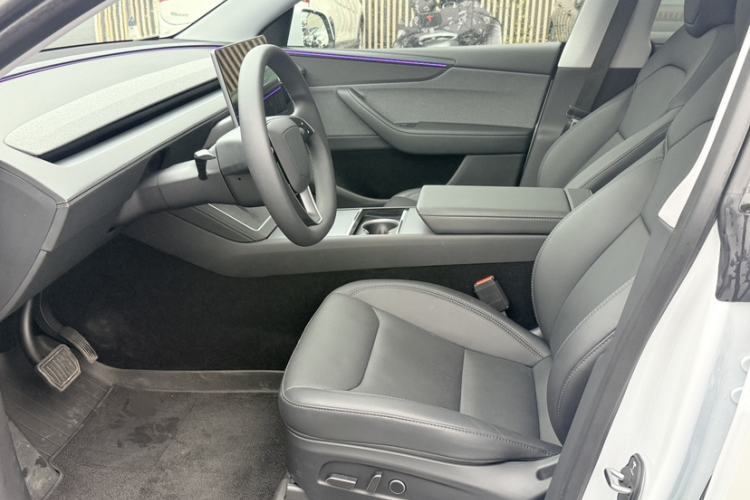 Used Tesla Model Y 2025 Rear-Wheel-Drive Version